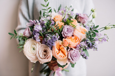 Florile care simbolizează începuturi noi și buchetele pe care să le oferi - relații, joburi sau etape de viață