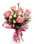 Buchet Deluxe cu 5 trandafiri roz eleganți, garofiță și gypsophila în aranjament romantic