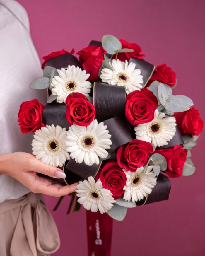 Bouquet with red roses and gerberas – imaginea 3