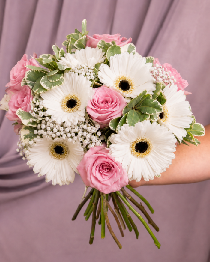 Bouquet with roses and gerbera – imaginea 3