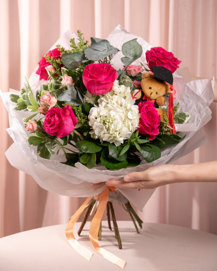 Graduation bouquet with colorful flowers and accessories – imaginea 3