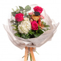 Buchet de absolvire cu flori colorate și accesorii