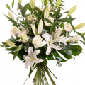 Buchet elegant de crini și trandafiri