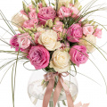 Buchet cu trandafiri mov și lisianthus