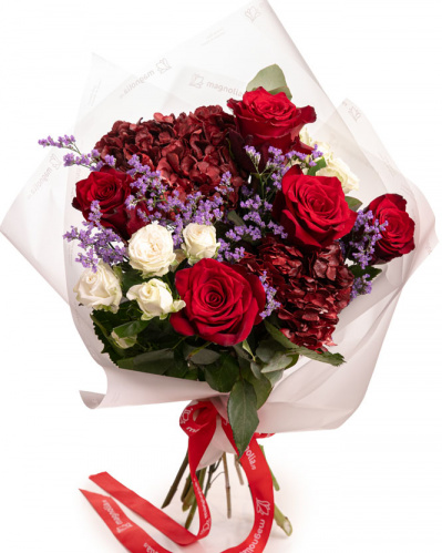 Bouquet with Roses and Hydrangeas 