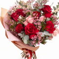 Buchet cu trandafiri roșii „Rose Whisper”