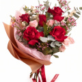 Buchet cu trandafiri roșii „Rose Whisper”