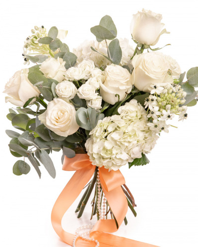 Classic bouquet with white flowers